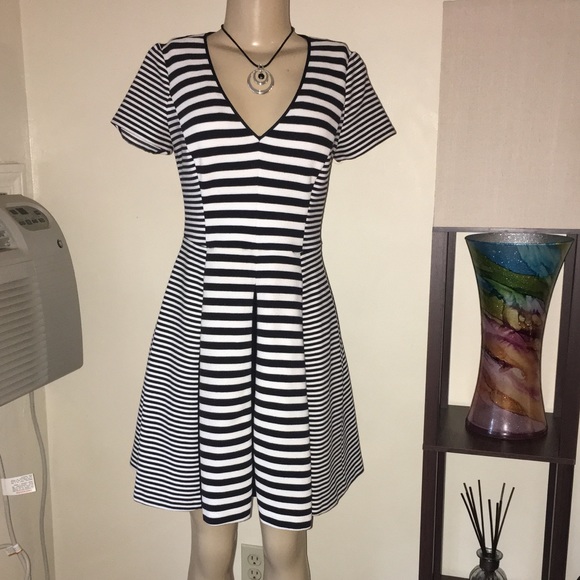 Banana Republic striped dress - Picture 2 of 4